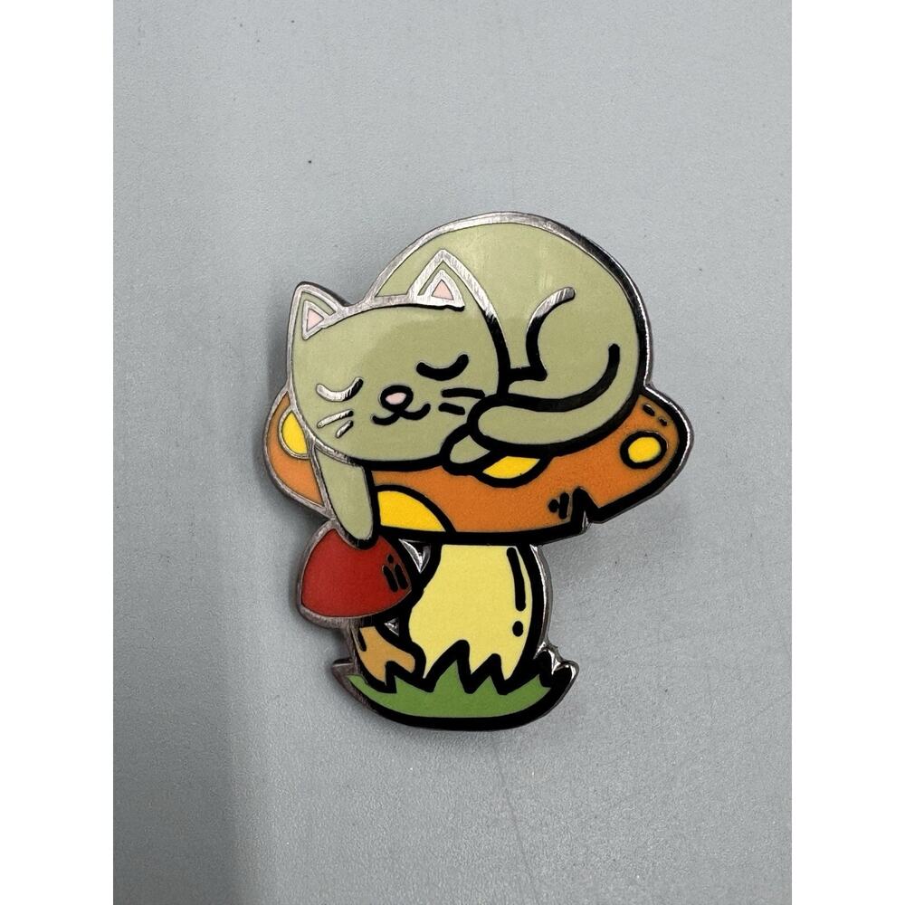 Colorful‎ Kitty Cat Kitten Laying On Mushroom Lapel Pin